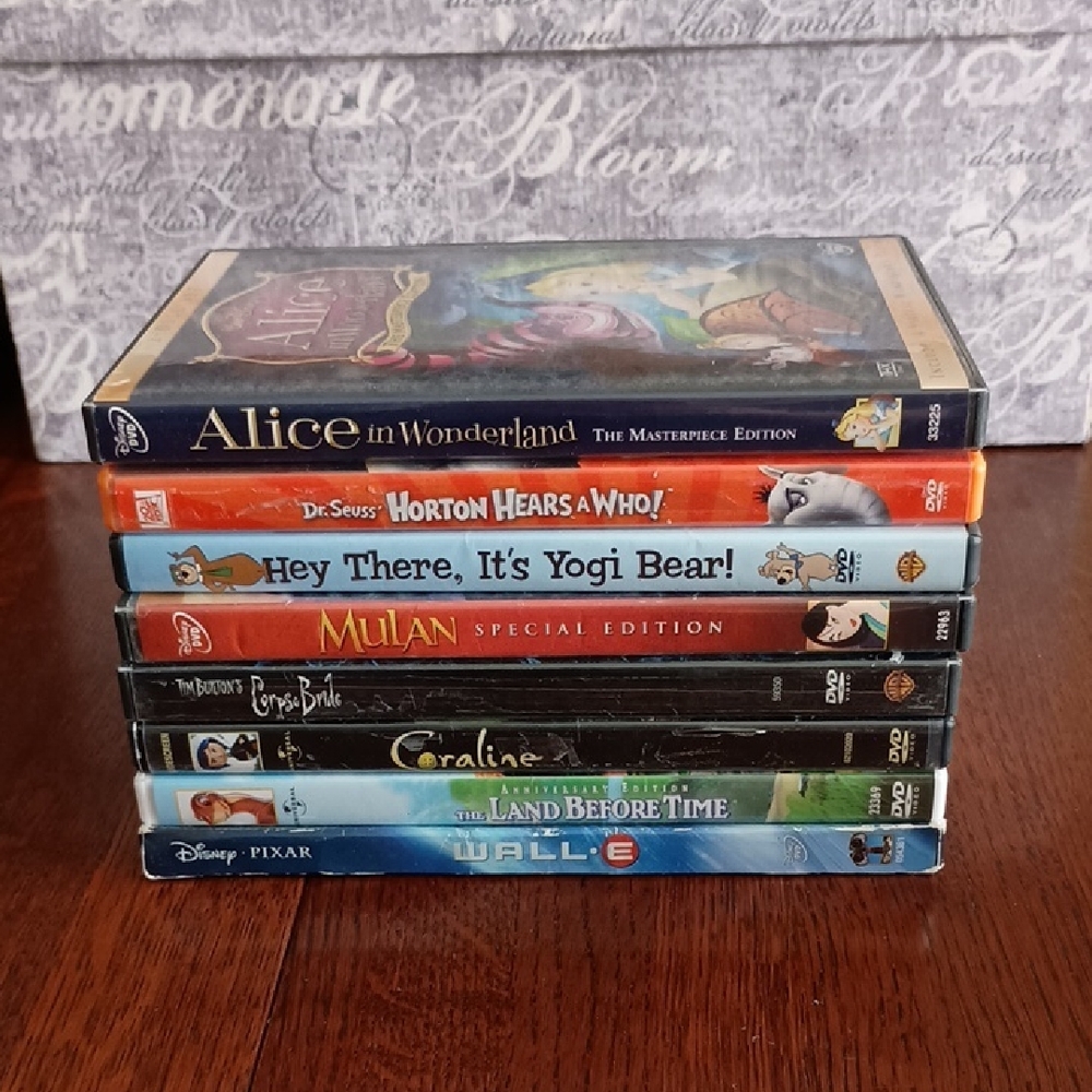 Kids 8 Dvd Movies Mulan Alice In Wonderland Coraline Yogi Bear Horton (b560)